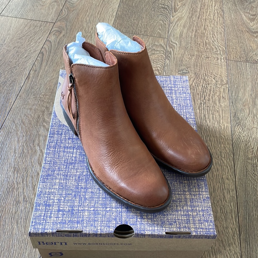 Born Larissa ankle boot